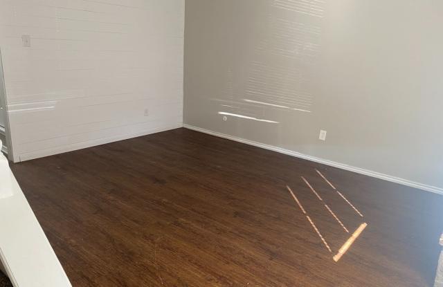 Move In Special! 2 Bedroom 1.5 Bathroom Town House
