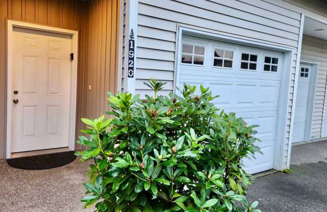 Beautiful 3 Bed / 2.5 Bath Townhome in Lake Stevens