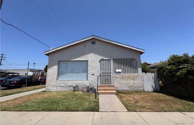 Photo of 1049 W 65th Place