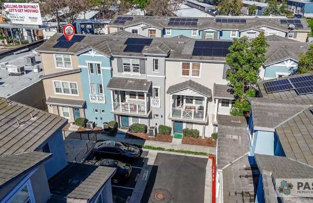 Photo of 3 Bedroom 3.5 Bathroom Townhouse in Sunset Cove