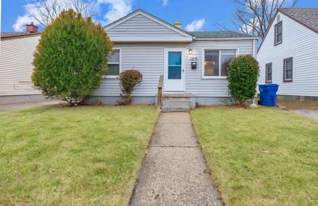Updated 2-Bedroom home with Modern Amenities in Warren Michigan