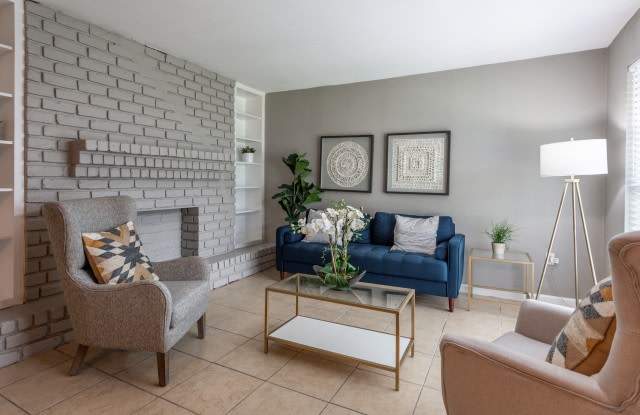 Country Club Place Apartments