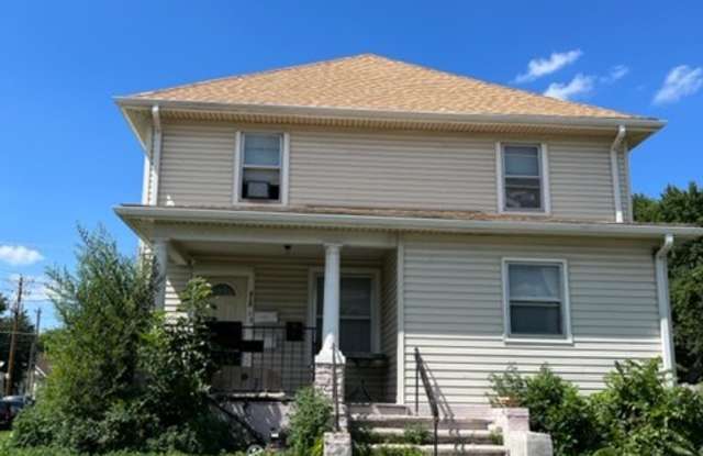 828 Avenue A - 3