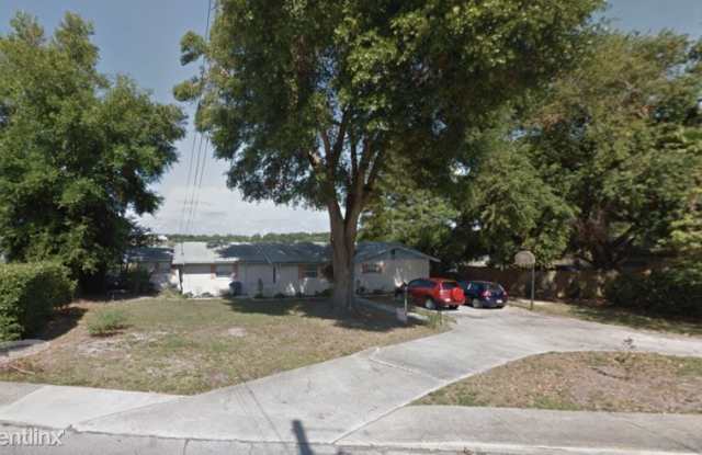 737 Lake Martha Dr NE