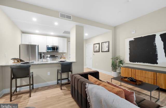 1420-22 CHESTNUT Street unit: 806