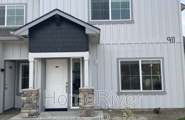 911 E Travel Ln
