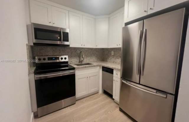 444 SW 4th St