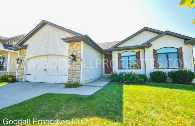 40 NE Gracewood Dr - 40 Northeast Grace Wood Drive, Waukee, IA 50263