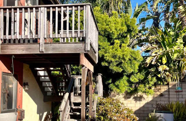 Upstairs 2 bedroom apartment near downtown Morro Bay (some utilities included)