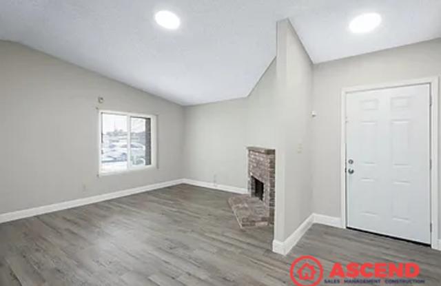 Cozy 3 Bedroom Home at White Ln.  Stine rd.