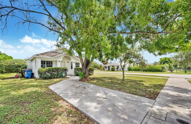 299 NE 35th St - 299 Northeast 35th Street, Oakland Park, FL 33334