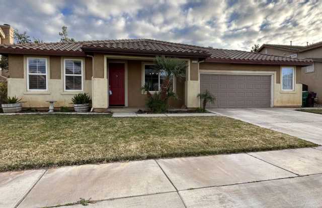 1515 E. Shooting Star Dr. Beaumont - Beautiful 4 Bedroom 2 Bathroom Home w/ Outdoor Fireplace!