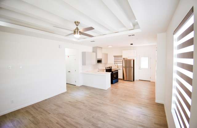 Photo of 308 West Campeche Avenue - 1