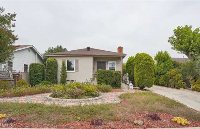 3227 E Del Mar Blvd