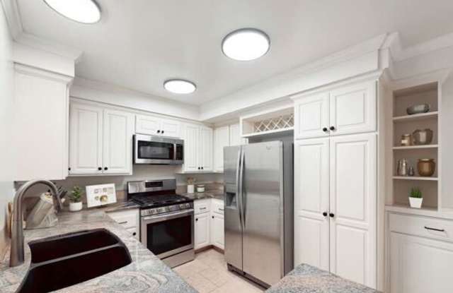 Beautiful Upgraded 2 Bed / 2 Bath 1 Story Condo Located in The Lakes in Carmel Valley