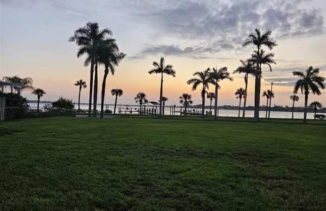 Photo of 315 CRESCENT COURT E