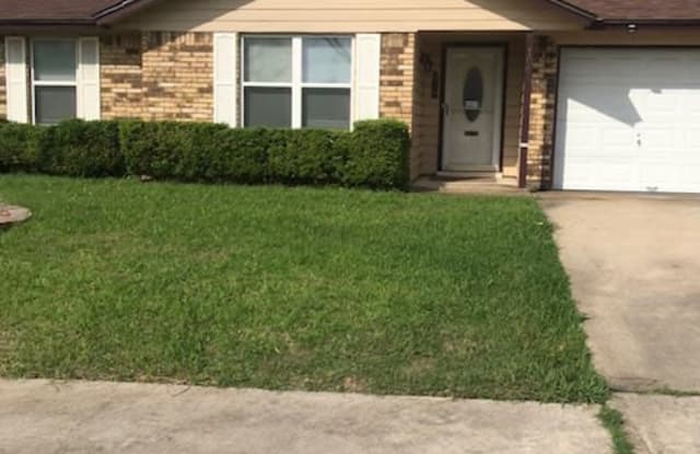 106 E Blancas Dr - 106 East Blancas Drive, Copperas Cove, TX 76522