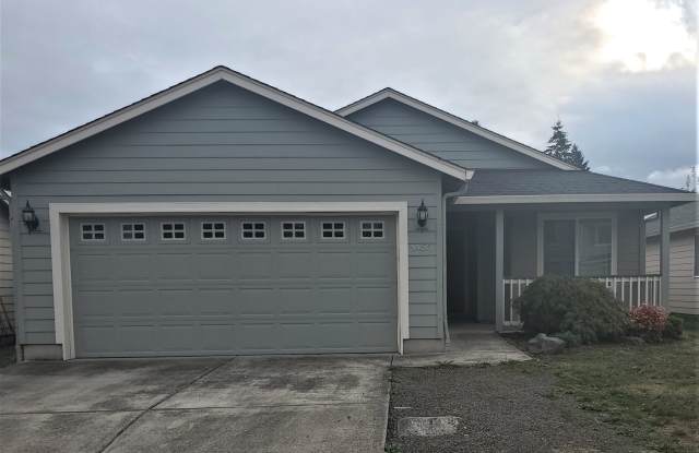 Spacious 3 Bed 2 Bath Home in Washougal! Large Fully Fenced Yard! New Paint and LVP Flooring! - 1456 North 22nd Street, Washougal, WA 98671