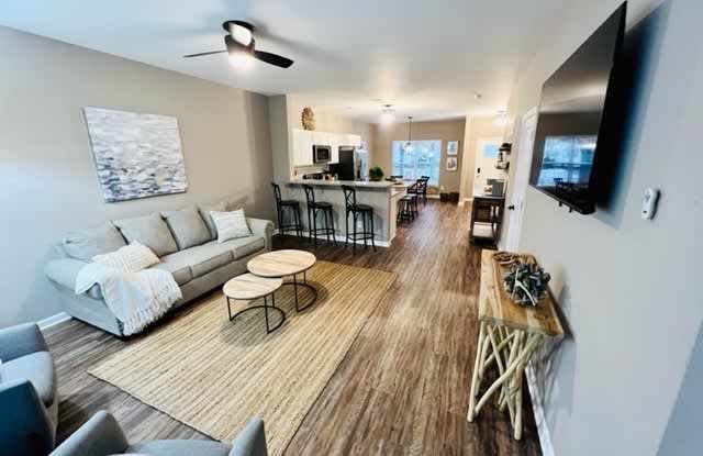 806 Vincennes St