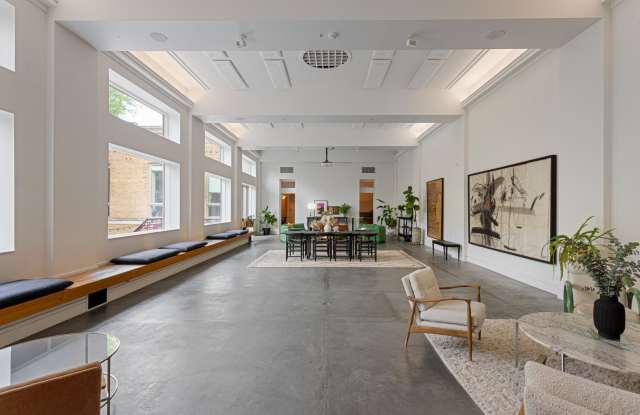 1019 N WOLCOTT Avenue