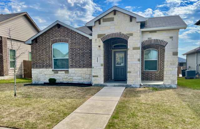 Spacious and Cozy 3 Bedroom Home in Cottonwood Creek! - 137 Flatland Trail, San Marcos, TX 78666