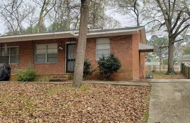 Duplex 2 bedroom 1 bath unit $875 per month - 3806 16th Avenue, Columbus, GA 31904