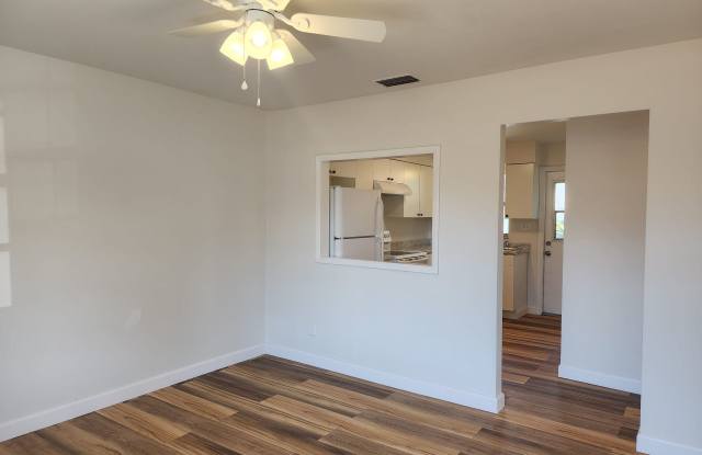 Updated Duplex Apartment in Central Gulfport!