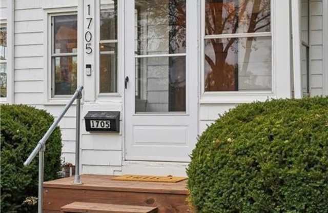 1705 Ivy Avenue E