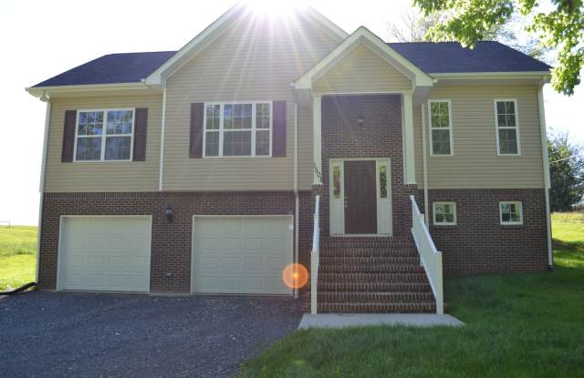 Spacious 4-Bedroom Home with Large Yard and Dual Garages in Cookeville Property Description