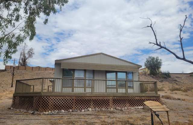 Renovated 3-Bedroom Oasis Near Colorado River with Stunning Desert Views