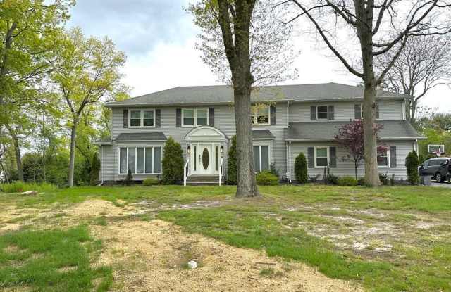 16 Woods Road