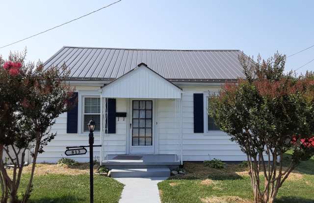 Radford, 3 BR / 1 BA, Available now - 813 9th Street, Radford, VA 24141