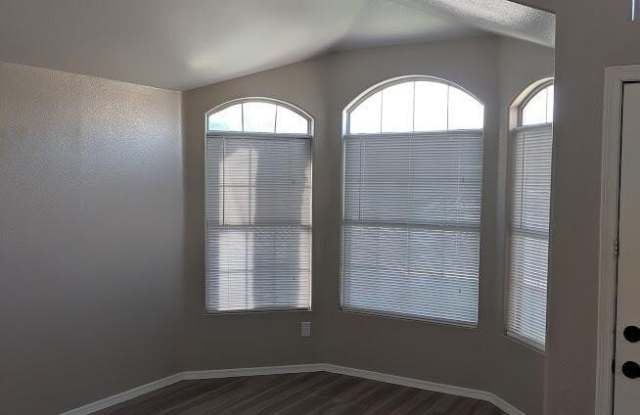 3922 E HARVARD Avenue