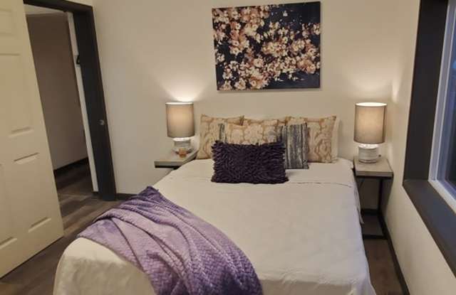 Photo of 1501 W 1st St.