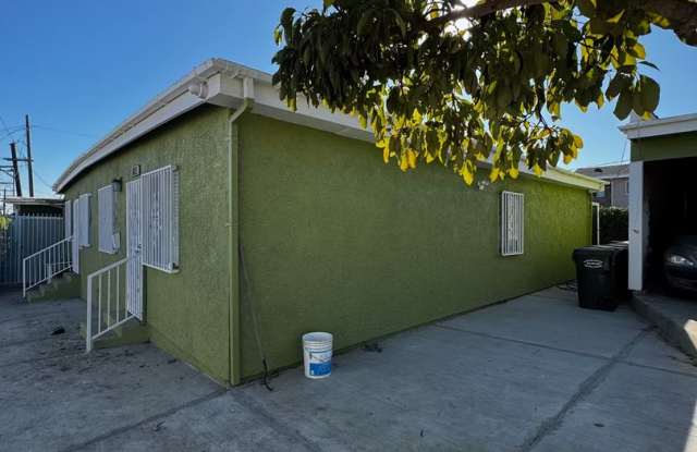 2 Bedroom 1 Bath Apartment in LA