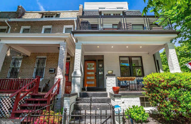 Photo of 1120 ORREN Street NE unit: 1