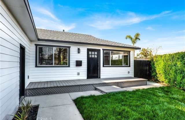 20612 Cohasset Street