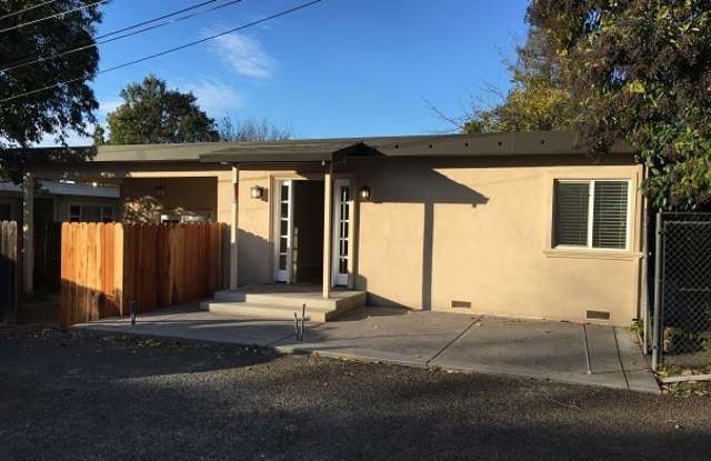 Fully Renovated 3 Bedroom Napa Home with Private Yard