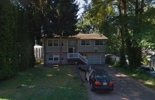 Photo of Charming 4 Bed 2 Bath Home in Wedgewood