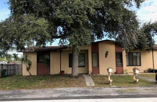 6111 SW 39th Ct - 6111 Southwest 39th Court, Davie, FL 33314