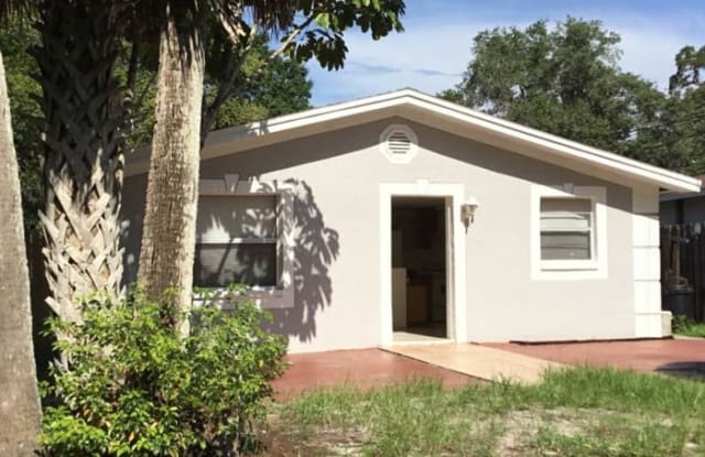 802 Lincoln Avenue - 802 Lincoln Avenue, Tarpon Springs, FL 34689