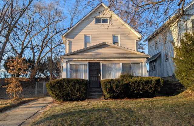 Charming 3-bedroom, 1.5-bathrooms home located in the heart of Akron