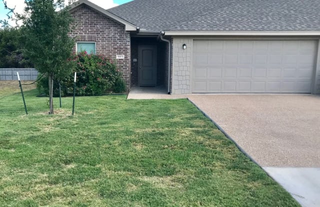 5604-A Foxborough St - 5604 Foxborough Dr, Waco, TX 76708