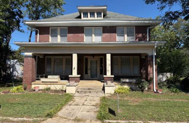 Historic Downtown Murfreesboro TN 3050 SF, 5BR/2BA for rent