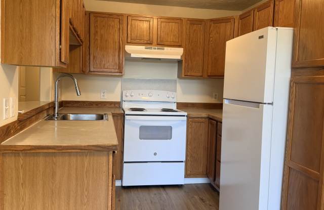 1894 Southeast Clay Street - 1894