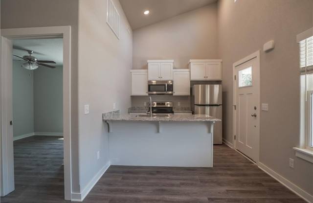 736  N Honey Locust  BND