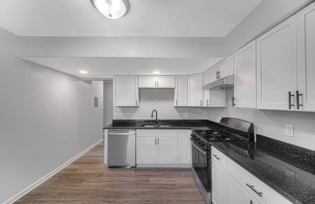 2923 West 61st Place - 1