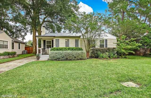 1523 Pershing Rd