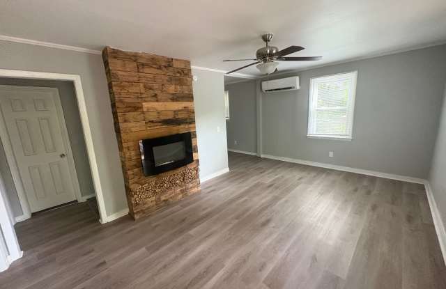 Spacious 2 Bedroom 1 Bathroom Home In The Heart Of Spartanburg,SC