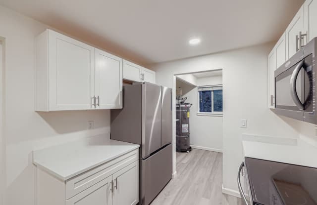 Beautiful 2Bed/1.75Bath in an Exclusive Community in the heart of Kirkland!